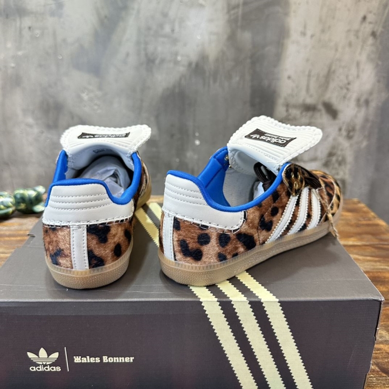 Adidas Sneakers